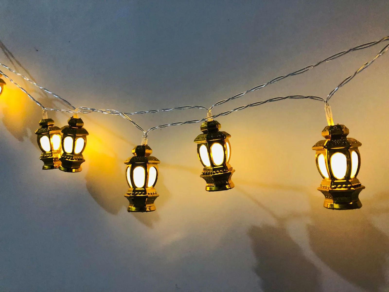 

Ramadan Decoration Metal LED Lights Lantern Eid Mubarak Lamp for Home Party Decorative Accessories decoracin