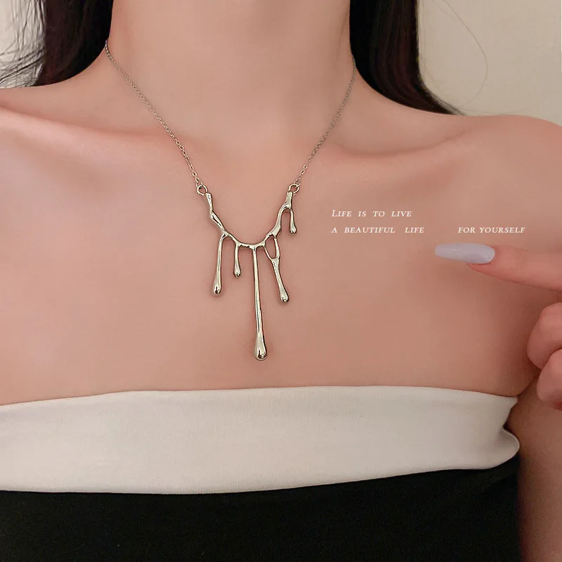 

European And American Cold Wind Geometric Necklace Ins Senior Niche Design Clavicle Chain Summer Net Red Lava Light Luxury Neck