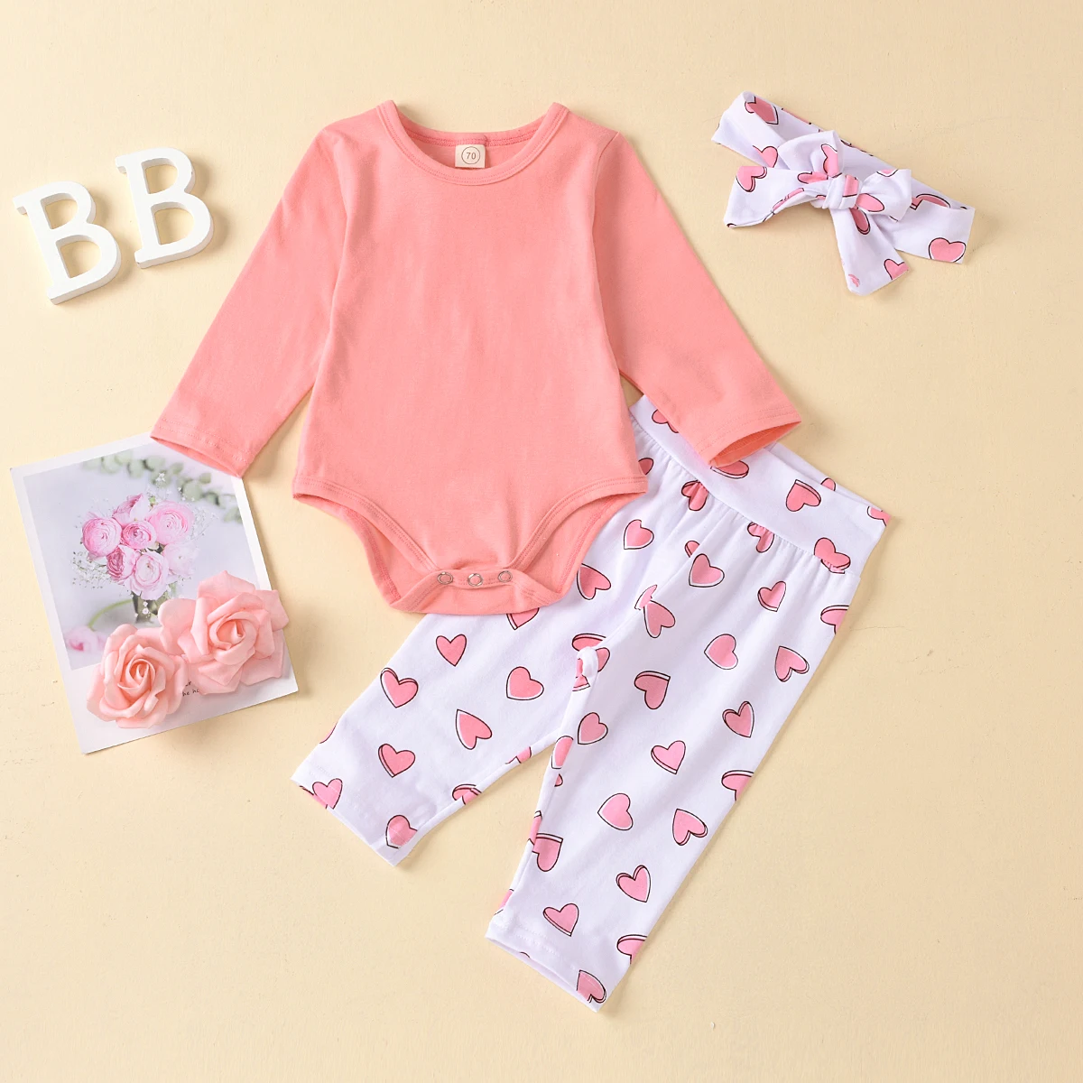 

Детский комбинезон с длинным рукавом + брюки с принтом Love + головной убор с бантом, весенняя одежда с высокой эластичной талией