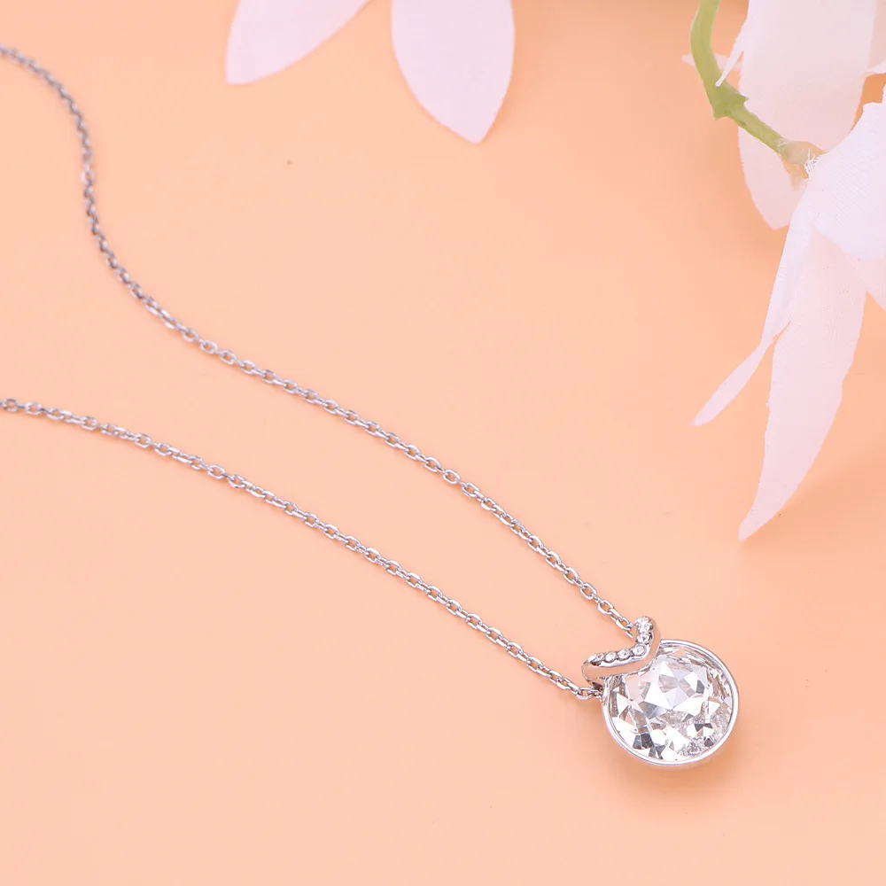 

2021 Fashion Jewelry SWA, Simple Charm BELLA V Necklace Female Rose Gold Round Clavicle Chain Romantic Birthday Gift