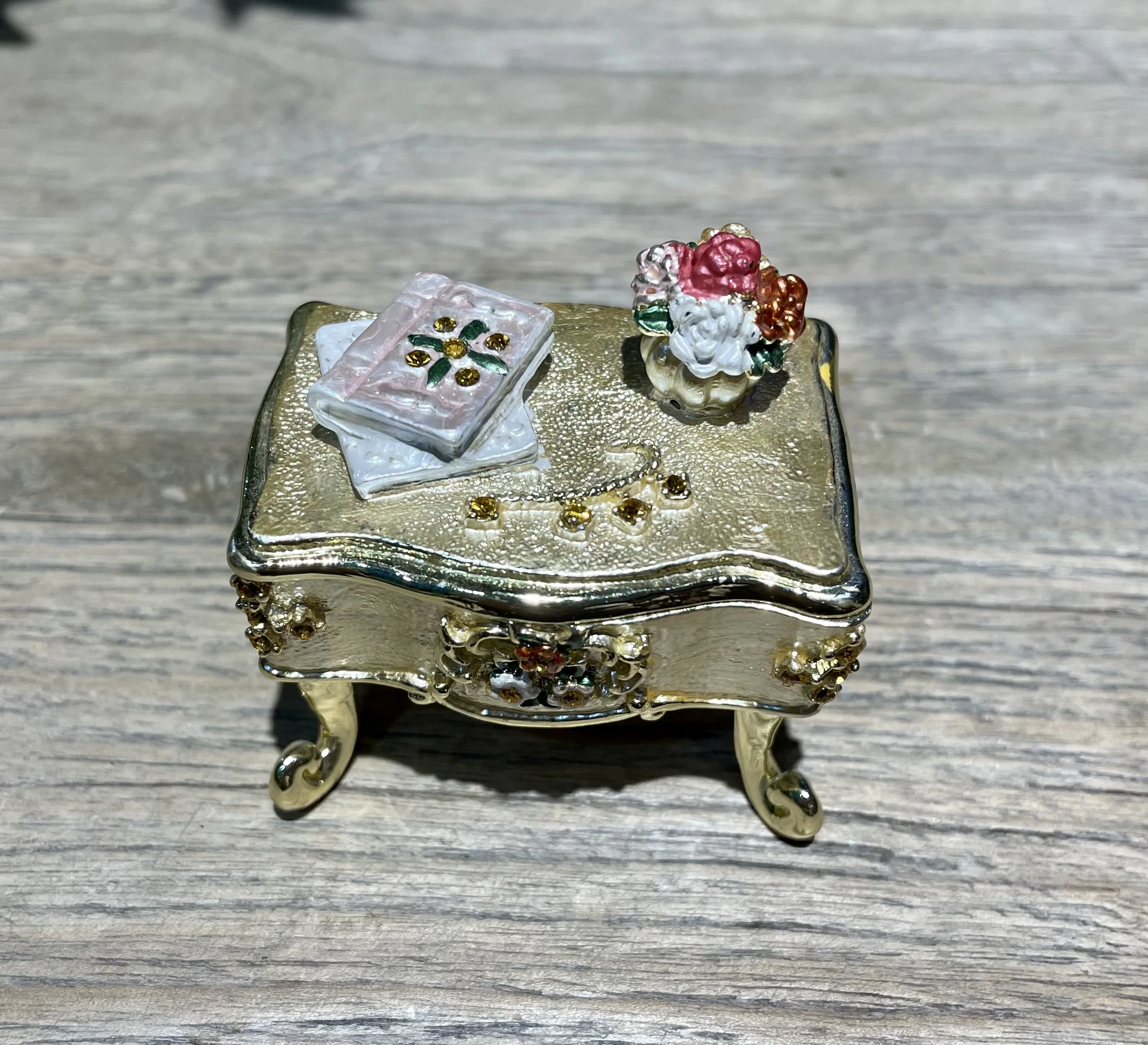 European Dresser Trinket Box Chest Shaped  Toilet Table Jewelry Keepsake Case