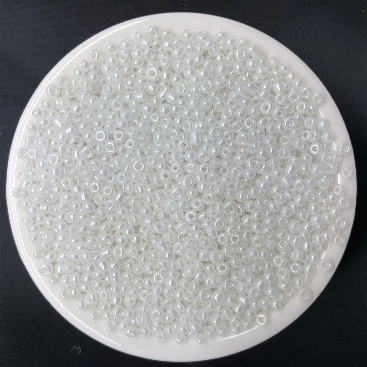 Бисер из чешского стекла для украшений сделай сам изящные бусины 2 мм кремового