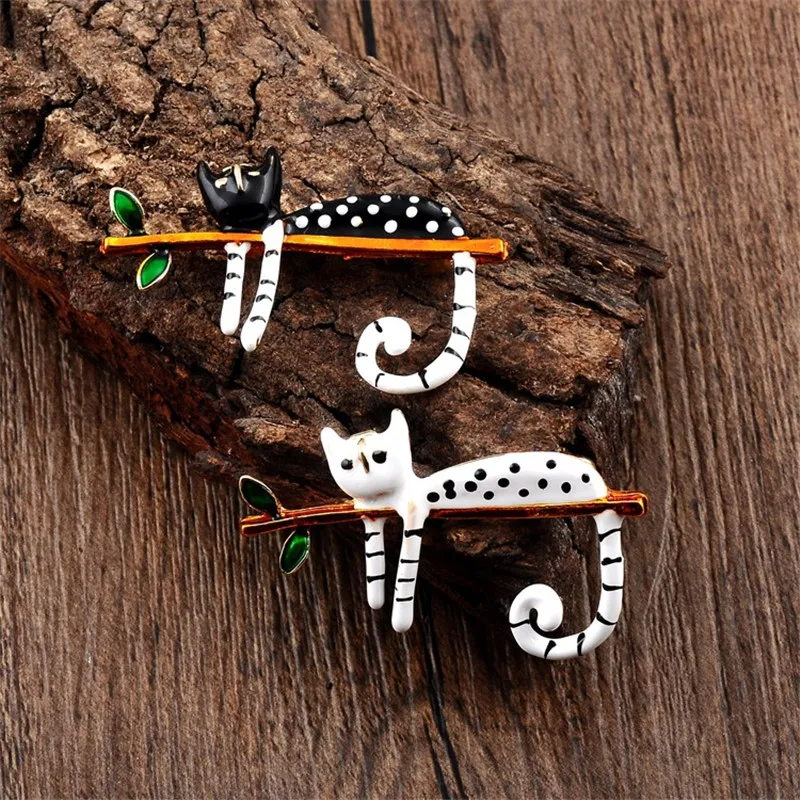 1 pcs Cute Lovely White Black Cat Brooches for Women Men Trendy Branch Kitty Suit Cloth Accessories Alloy Brooch Pin Jewelry | Украшения и