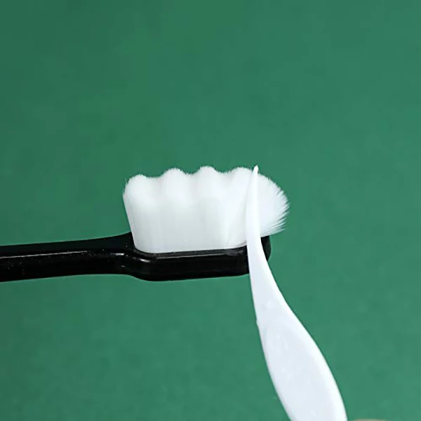 Сверхмягкая зубная щетка для чувствительных десен микро нано ручная с 20000