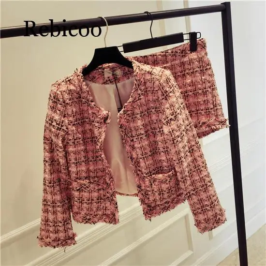 

2019 Autumn Winter Tweed 2 Piece Set Women Slim Plaid Short Set Fashion Fringed Trim Jacket Coat + Tassels Short Suit