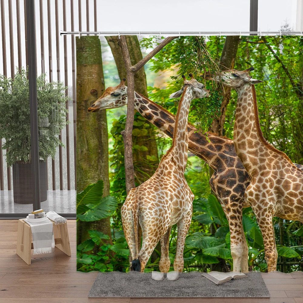 

Занавеска для душа с изображением жирафа, леса, зеленого растения, дерева