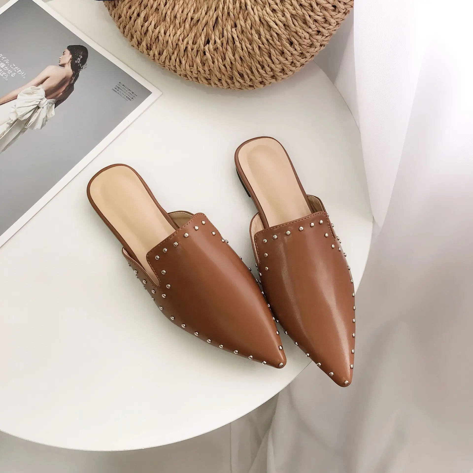 verano nueva moda remaches de fondo plano baotou la mitad drag Muller, zapatos de fondo suave sandalias zapatos de mujer