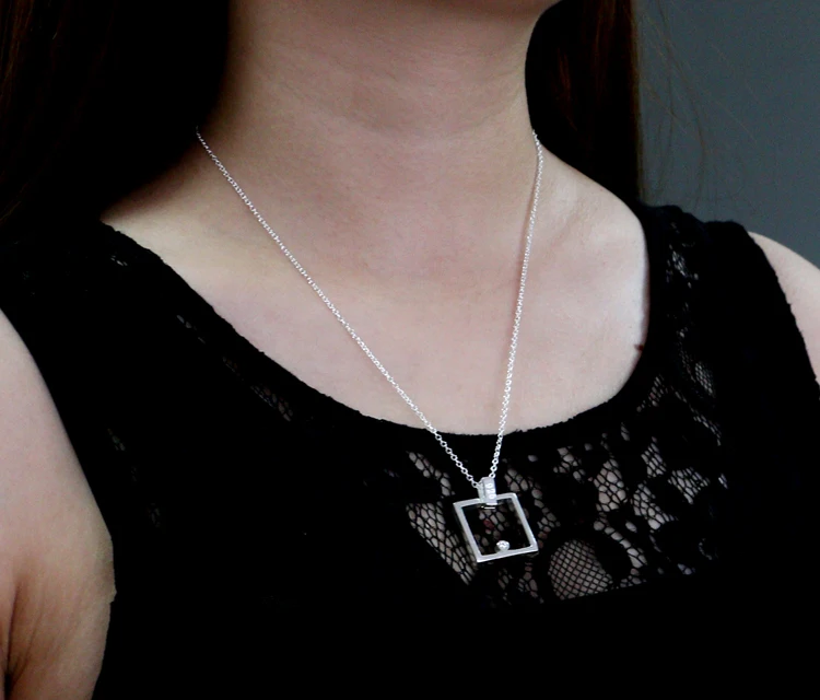 Женское Ожерелье серебряного цвета лаконичное ожерелье с квадратным кулоном