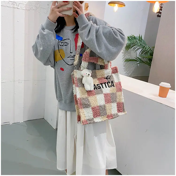 

Plush Ladies Handbag Women's Crossbody Bags Cartoon Tote Bags for Girls Fashion Plaid Female Shoulder Bags Letter Print Ms Totes