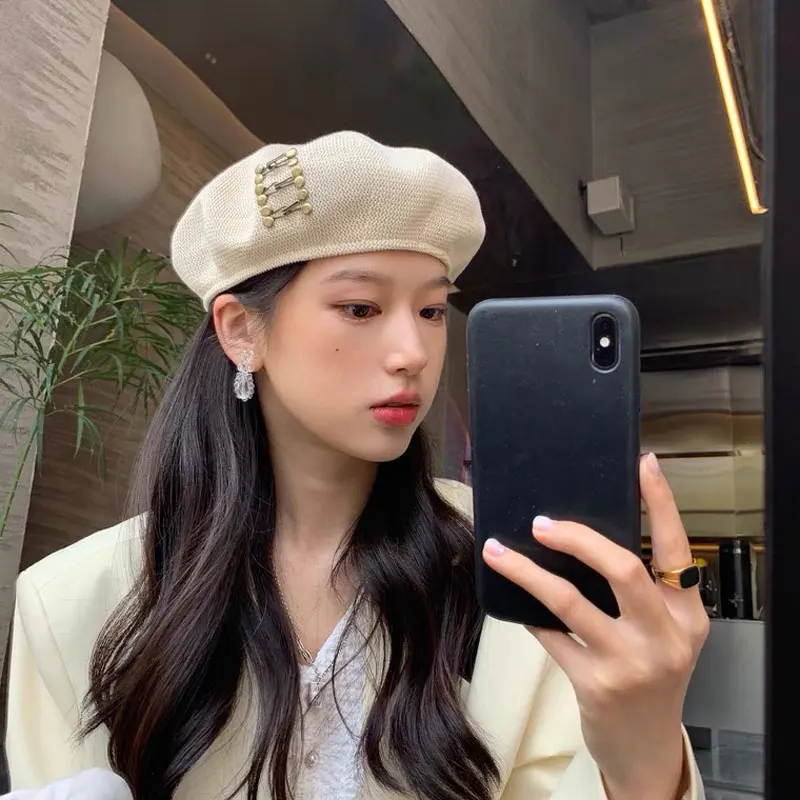

Women Hats Beret Female Vogue Beret Hats Girls Flat Cap Beret For Women Spring And Summer Luxury Pearl Rivet Vintage Ladies Hat
