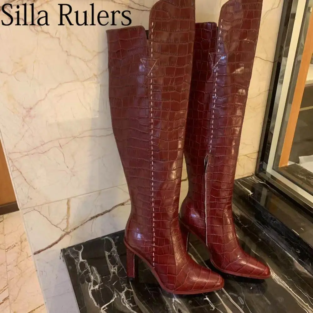 Silla liners/Сапоги выше колена с острым носком и узором крокодиловая кожа Женские