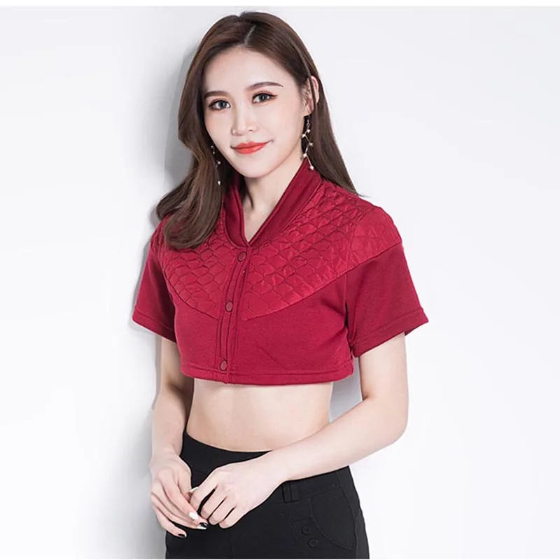 кофта с открытыми плечами. девушка в куртке. спортивный бандаж на плечо. платье трикотажное с открытыми плечами и длинными рукавами. водолазка с открытыми п.