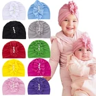 Мягкая удобная хлопковая шапка-тюрбан для младенцев, однотонные шапки ручной работы с складками и цветами для маленьких девочек, детские головные уборы, аксессуары для волос