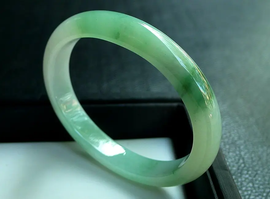 

Send Certificate Natural Burmese Jade Light Green 54mm-64mm Two-color Bracelet Elegant Princess Bracelet Send Mom to Girlfriend