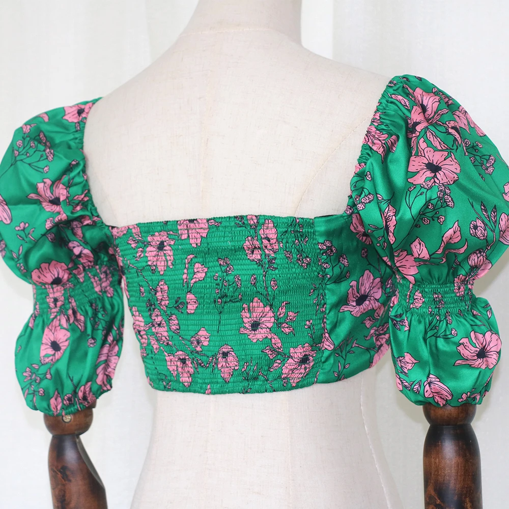 Женская блузка с коротким рукавом зеленая V образным вырезом и цветочным принтом