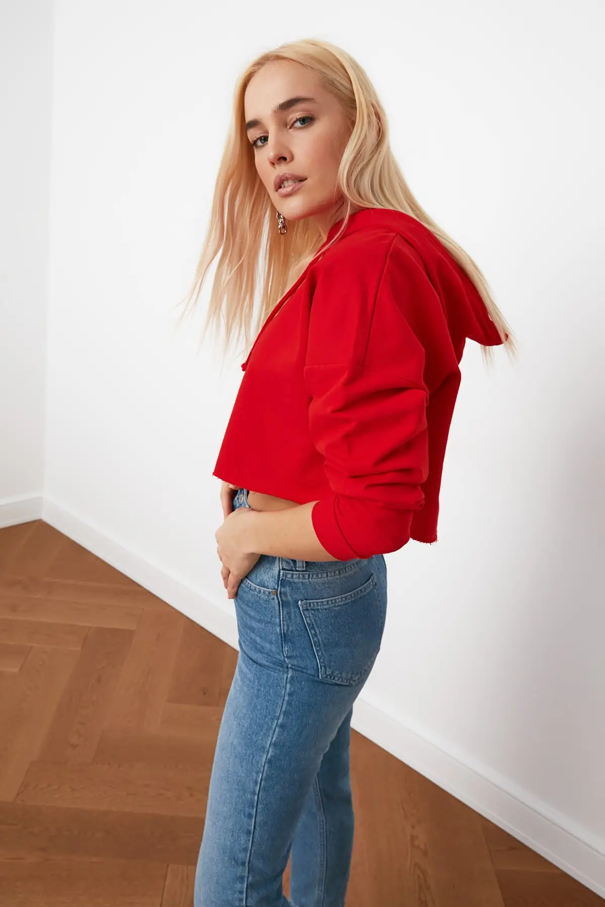 

Trendyol Red Hooded Crop Knitted Sweatshirt TWOAW20SW0144