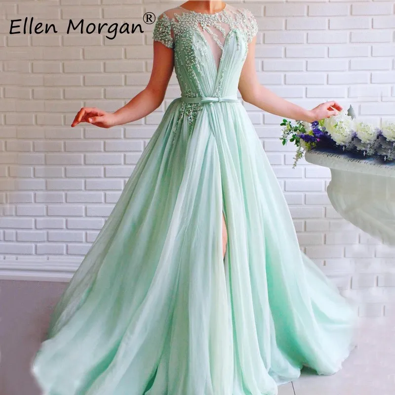 Длинные вечерние платья с рукавами-крылышками в арабском стиле модель 2020 года