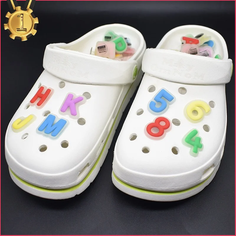 

Luminous Letters Croc Charms Designer DIY Numbers Wrist Band Shoes Decaration Jibb for Croc Clogs Buckle Kids Girls Women Gifts