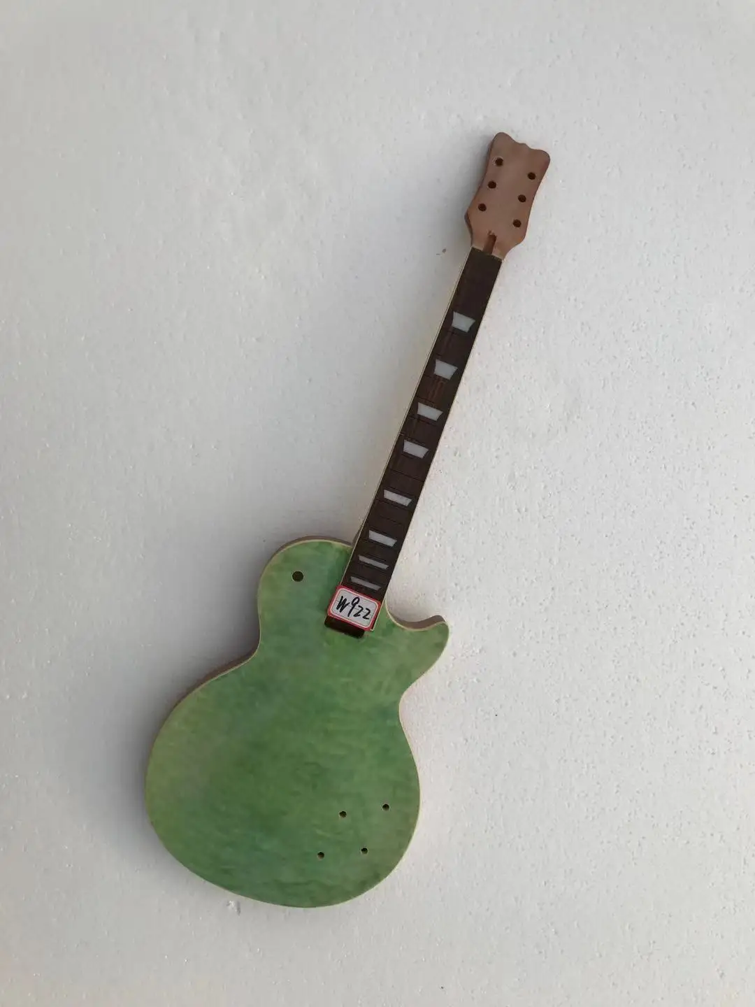 Профессиональная электрогитара сделай сам (не новая) без металлических