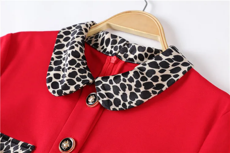 Женское элегантное модельное платье красное с отложным воротником коротким