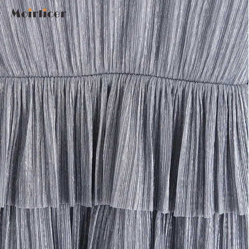 Женское вечернее платье с оборками серебристое круглым вырезом длинным рукавом