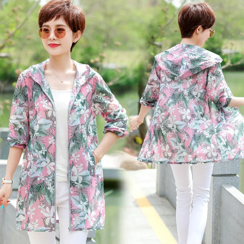 

Женская куртка на молнии с капюшоном и принтом, большого размера