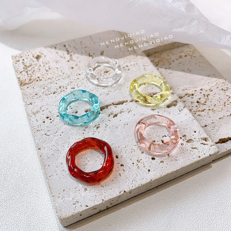 

2021 New Transparent Acrylic Twist Round Rings Colorful Geometric Clear Rings for Women Girls Summer Travel Jewelry Gifts
