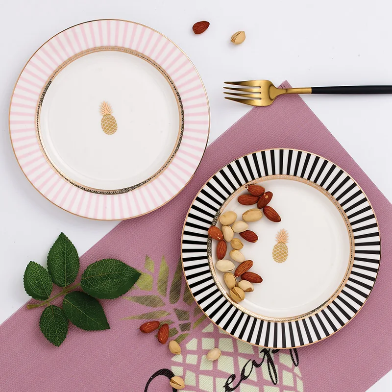 Фарфоровая керамическая тарелка с разноцветным градиентным геометрическим