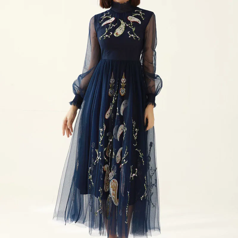 

2021 Spring Runway New Retro Ethnic Style Embroidery Flowers Long-Sleeved Self-Cultivation Big Pendulum Mopping Tulle Dress
