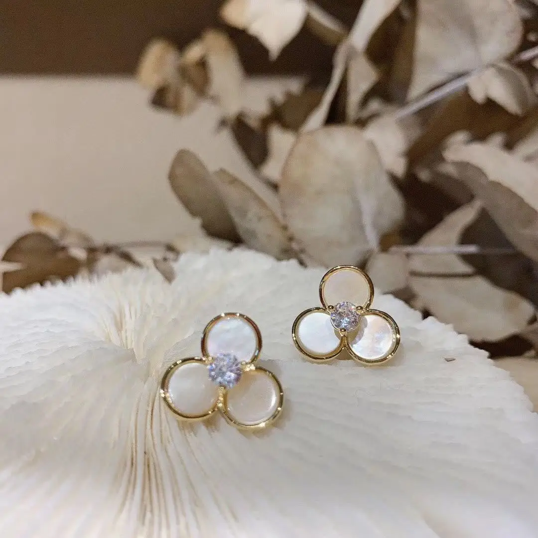 

S925 Silver Needle Temperament Fashion Personality Round Shell Diamond Earrings Female Small Fresh Earrings