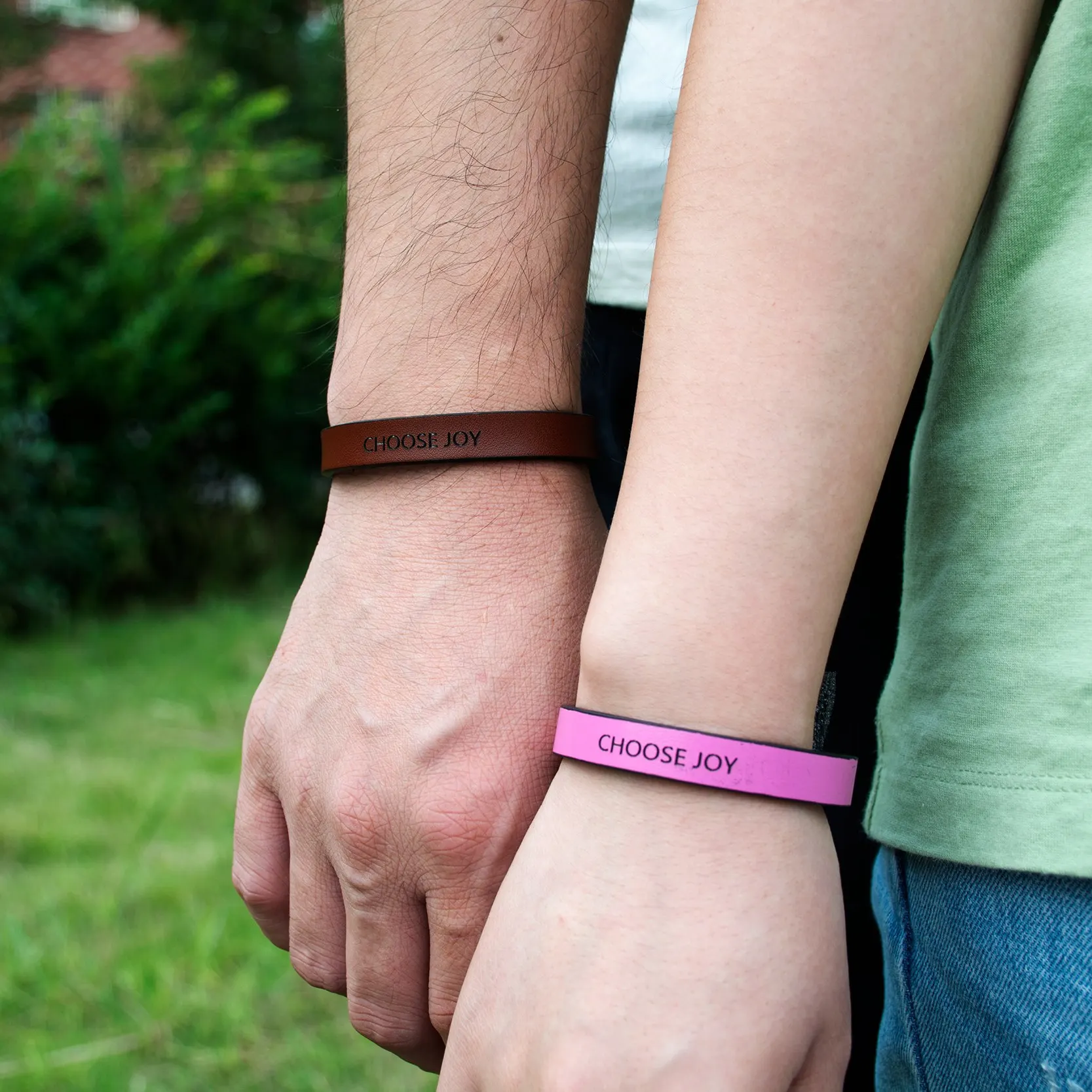 Не все кто кочутся теряются следуйте вашим гравированным буквенным браслетам с