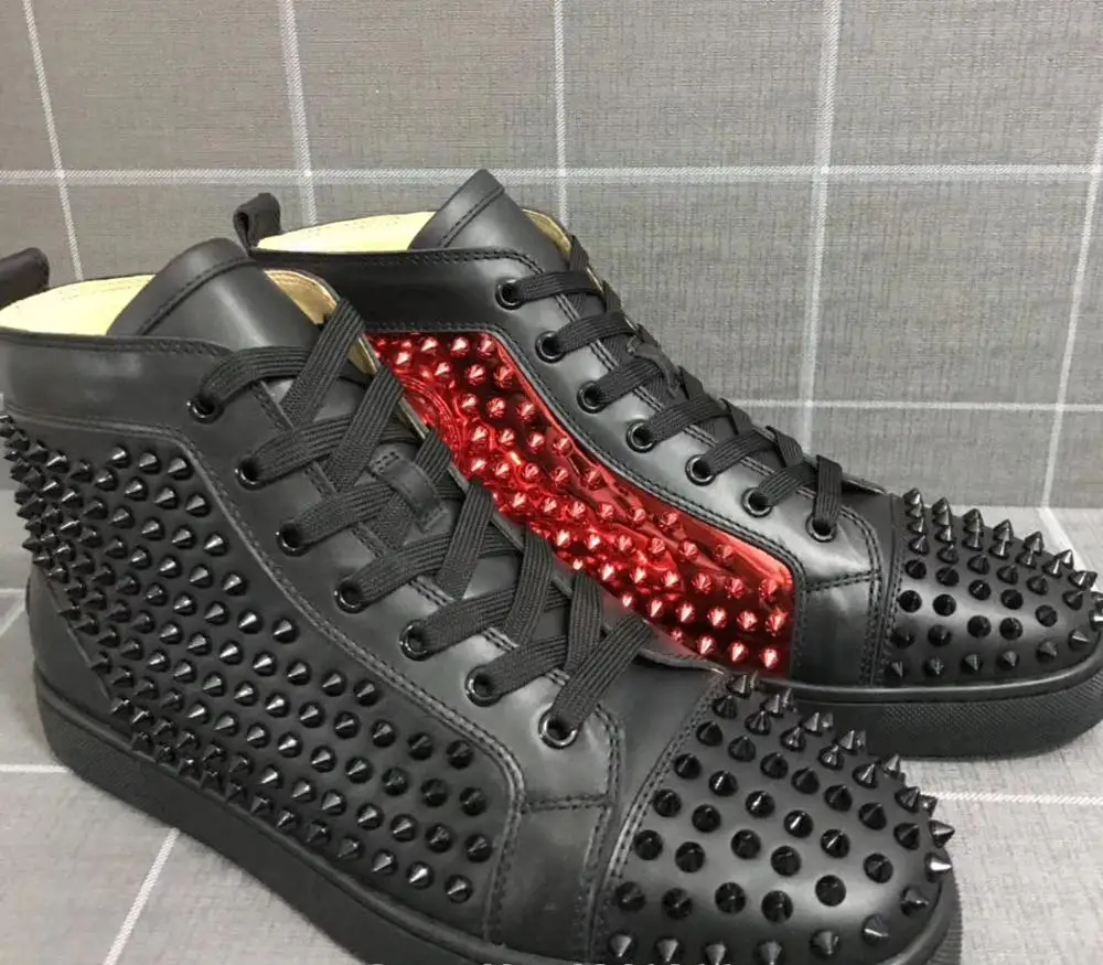 Топ для спорта на открытом воздухе со шнуровкой черные с красной подошвой