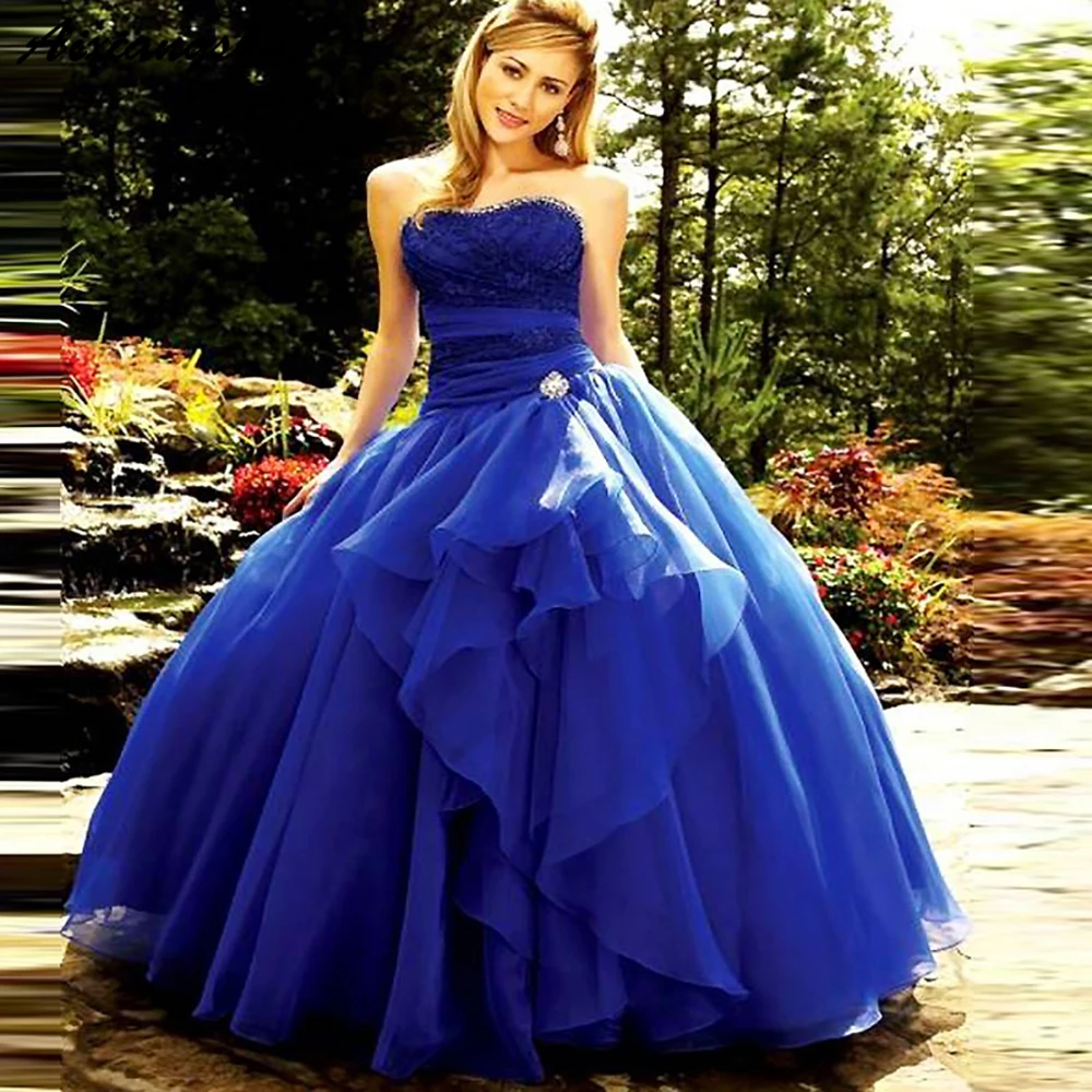 Голубое пышное платье