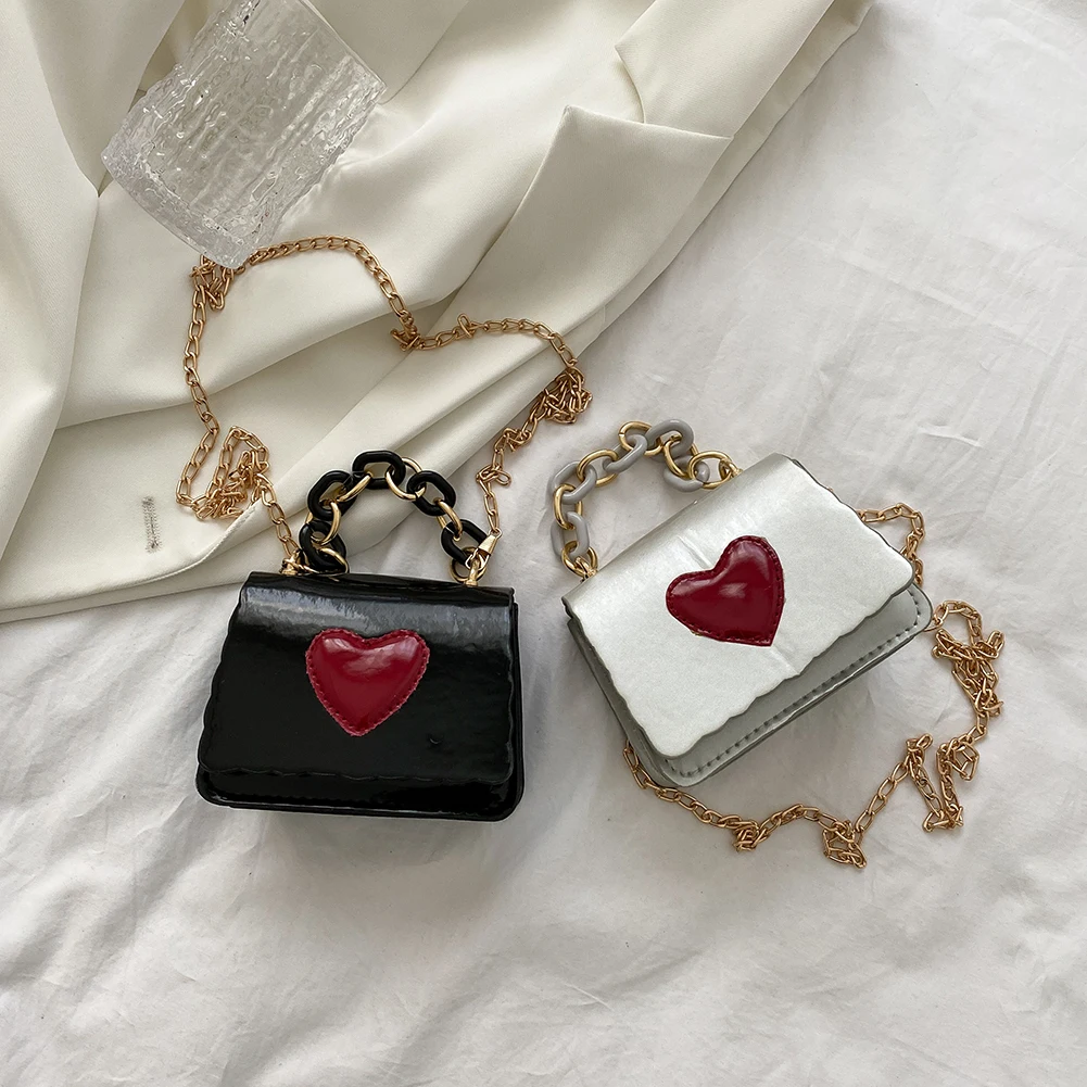 

Модная женская сумка-мессенджер на плечо из искусственной кожи с сердечками в стиле пэчворк, повседневная женская маленькая сумочка на цеп...