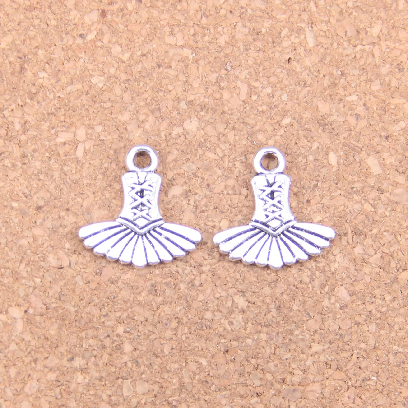 96 шт. Подвески балетное платье юбка пачка одежда для балерины 17x17 мм старинные