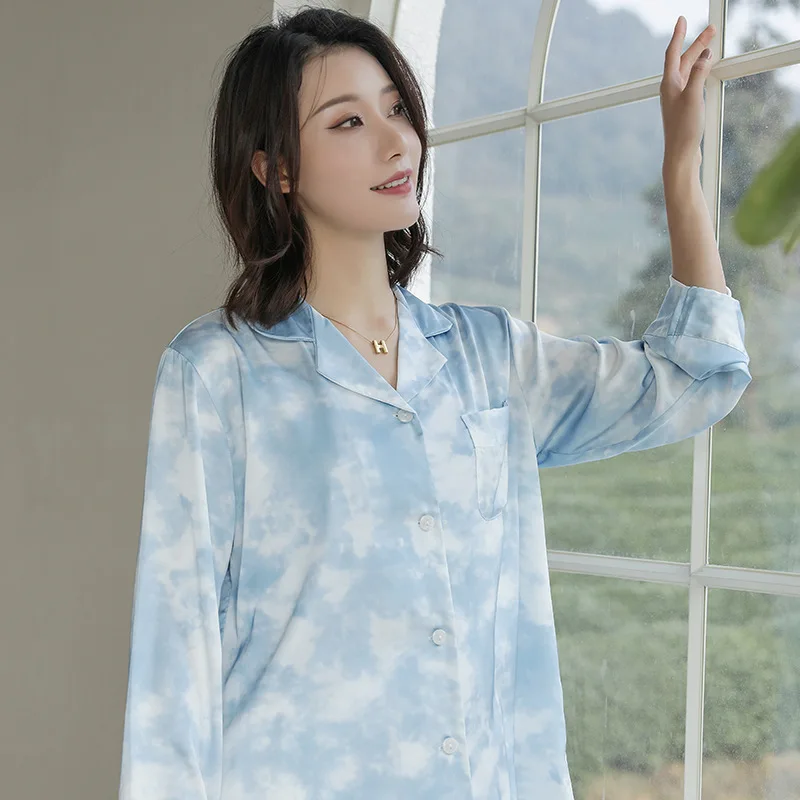 

Fashionable two-piece pajamas with light blue tie-dye print long-sleeved home suit