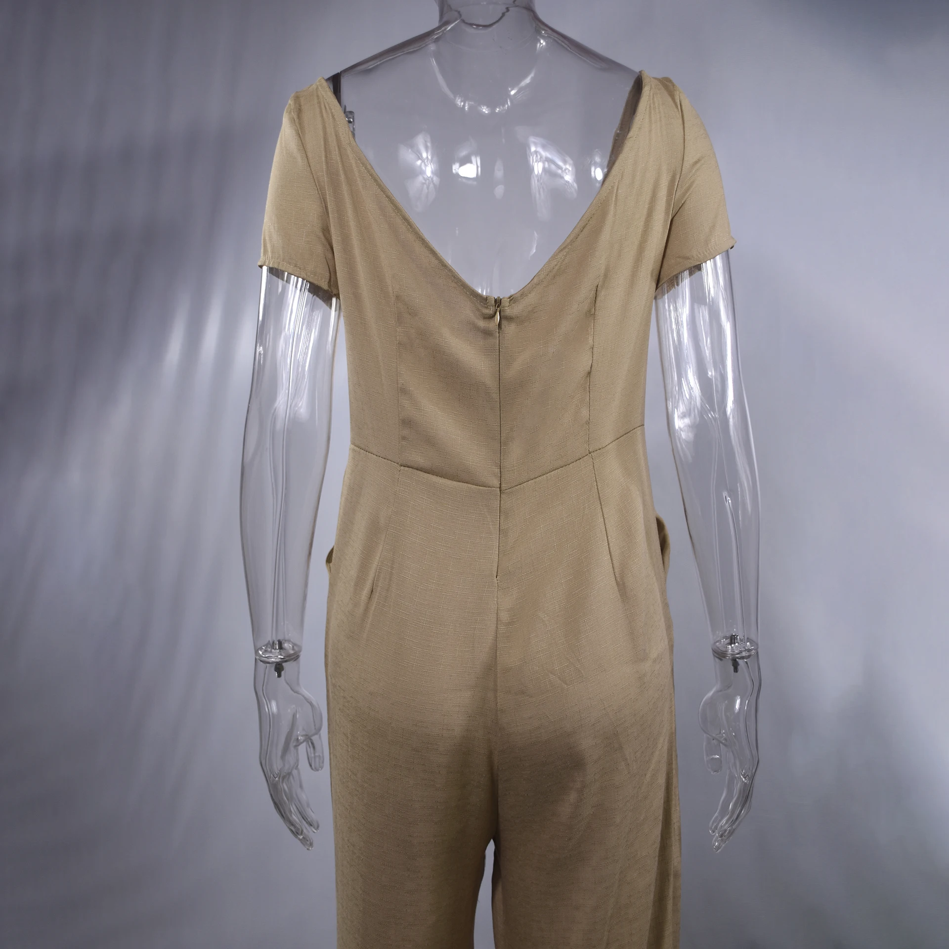 Женский свободный комбинезон Lossky белый Облегающий на кнопках с треугольным