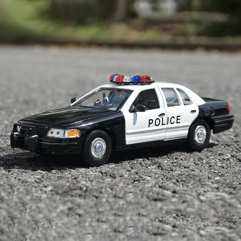 

1:24 Ford Crown Victoria 1999 Alloy Car Model Diecasts & Toy Vehicles Collect Car Toy Boy Birthday gifts