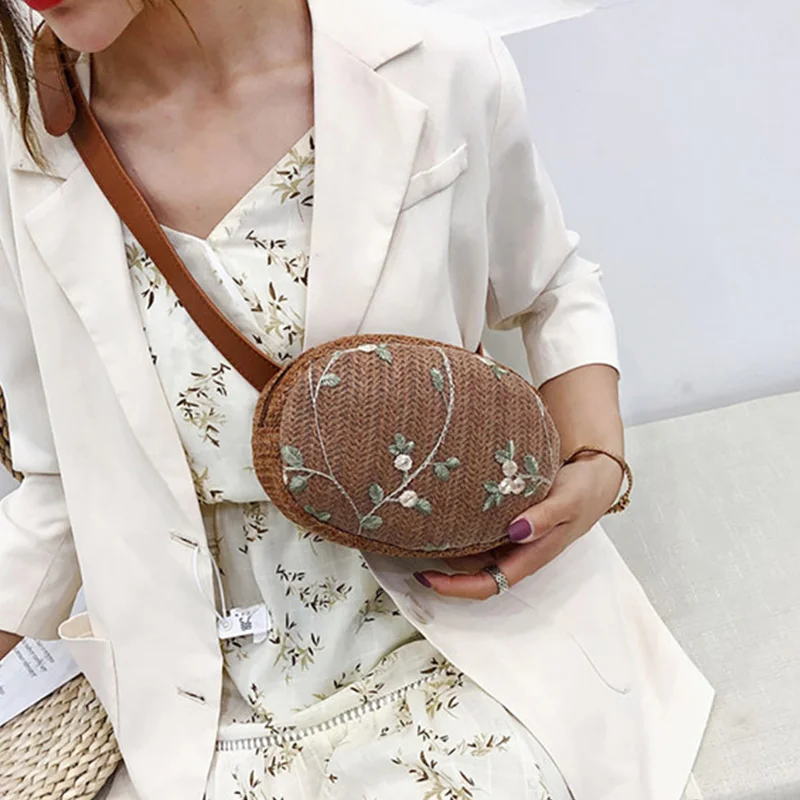 Женская сумка мессенджер с вышивкой кремового цвета|Сумки ручками| |