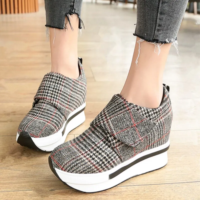 Женские кроссовки Новинка осени 2019 красные повседневные туфли на скрытой