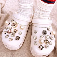 2021 cute crocs charms designer diy bling accessories for girls metal chain rhinestone croc decorations jibz brand shoes flower