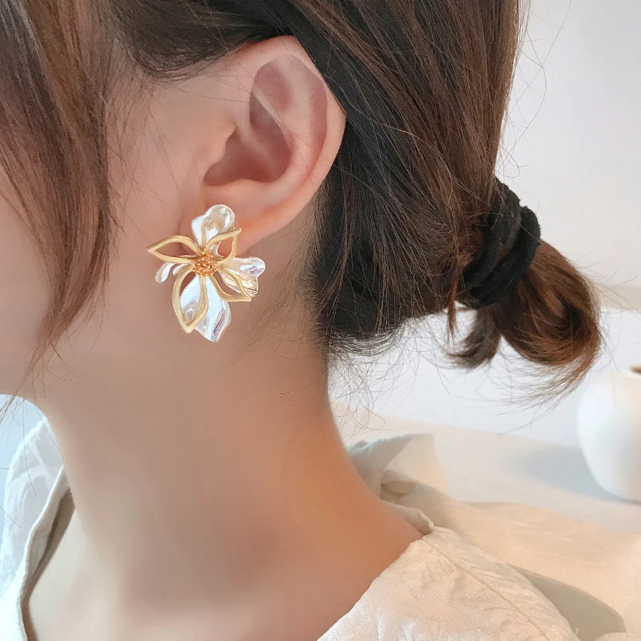 

MENGJIQIAO Wholesale Fashion Vintage Gold Color Metal Flower Big Stud Earrings For Women Girls Personality Statement Oorbellen