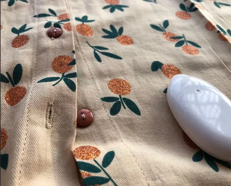 Женская рубашка праздничная оранжевая с фруктовым принтом блестками коротким