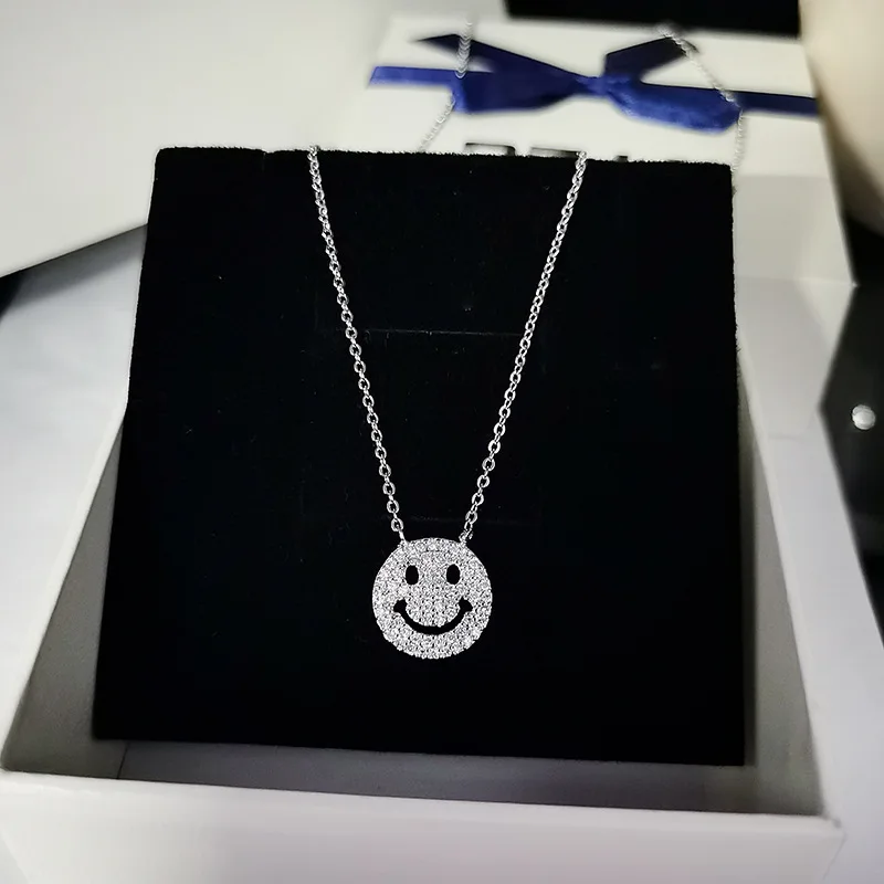 

Exquisite Fashion Smiley Face Crystal Female Short Necklace Clavicle Chain Wedding Valentine's Day Gift Jewelry Sweater Chain