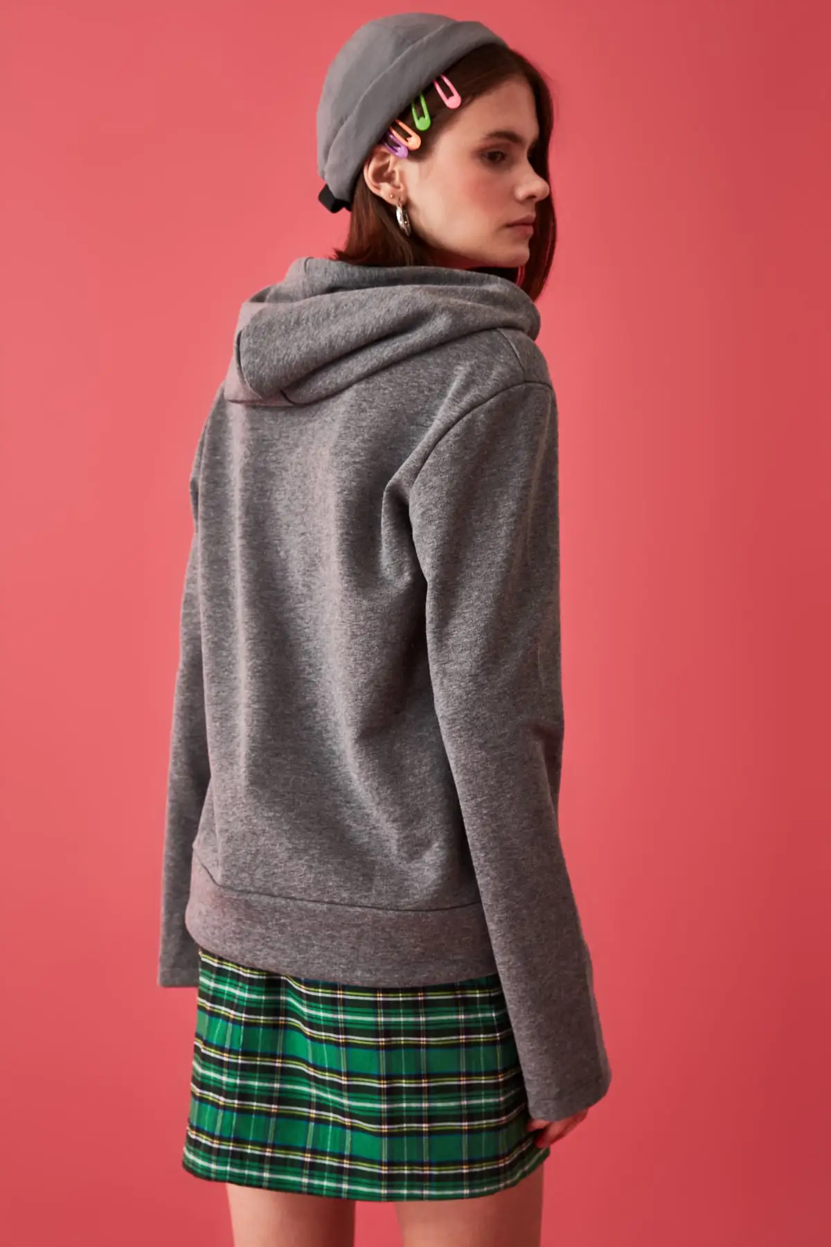 

Trendyol Zip Detail Hooded Basic Knitted Sweatshirt TWOAW21SW0137