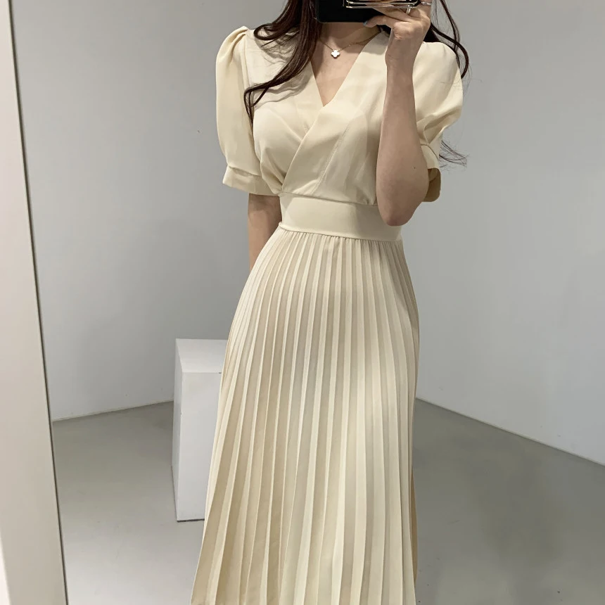 

South Korea's Summer Chic Solid Color Collection Waist Thin Strappy Pleated Skirt In A Long Short-sleeved Dress Party Dress