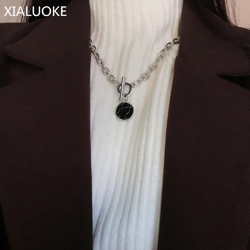

XIALUOKE Hip Hop Rock Metal Thick Chain Round Black Stone Pendant Necklace For Women New Fashion Punk Party Jewelry 2021