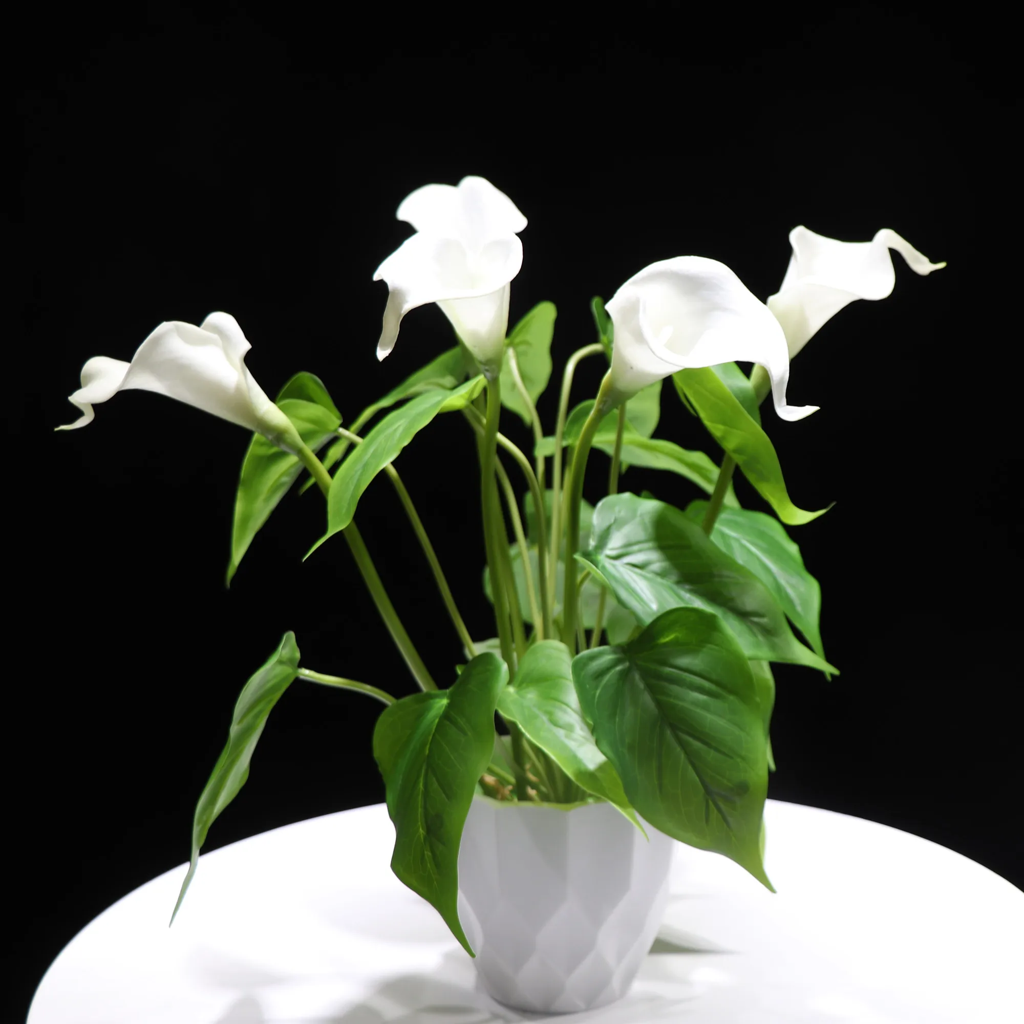 Букет из белой каллы 5 шт. цветы лилии листья тюльпан настоящее касание Свадебный