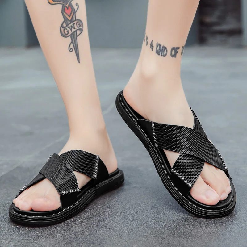 

Men's fashion slippers light and comfortable casual men's sandals 2021 summer new high quality breathable men's slippers