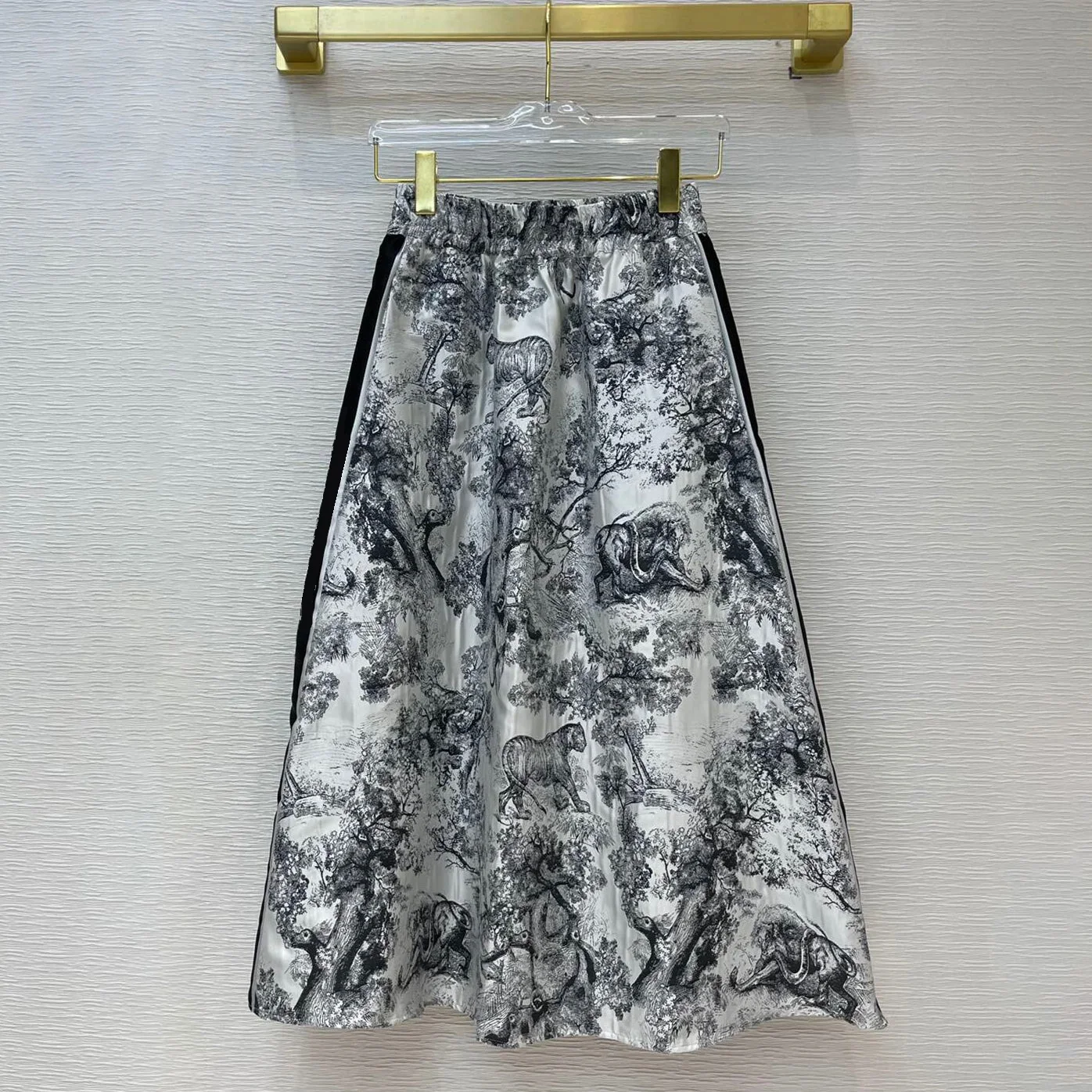 

Big brand autumn satin 3D jacquard high waist ladies pleated skirt 2021New ladies fashion high quality big hem Puff skirt bra XL